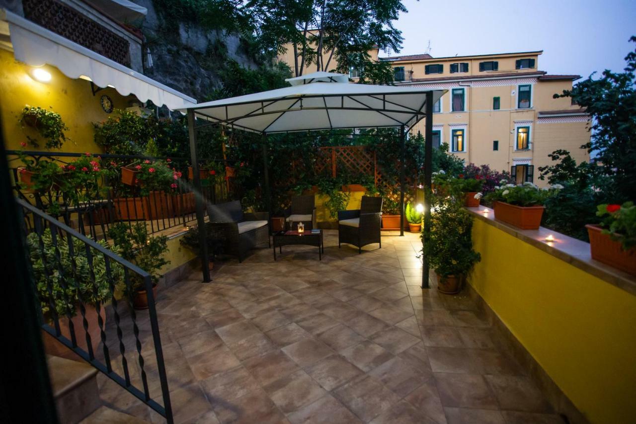Avenia Apartment